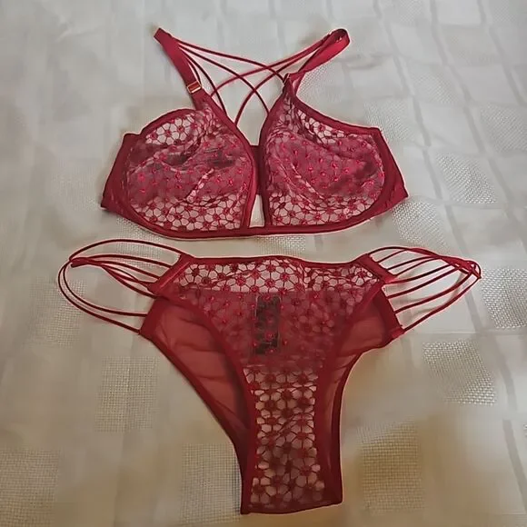 Victoria's Secret Lace Underwire Bra With Matching Underwear 32DD/ Small Red - Picture 6 of 16